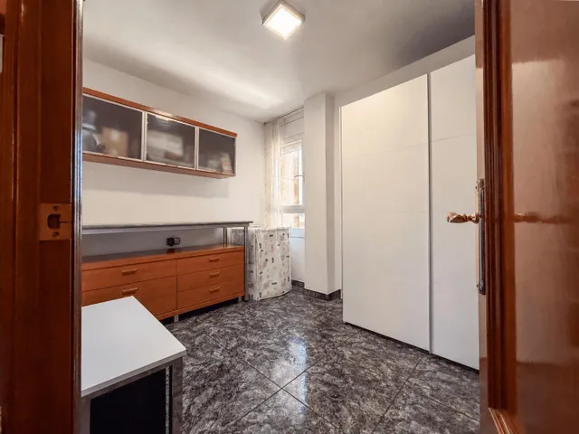 PISO EN LA PARADA — 16