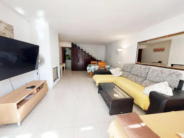 Casa Adosada con Gran Potencial a Pasos de la Playa — 6