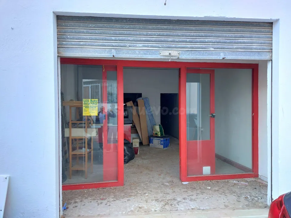Local comercial junto a la fuente de mojácar