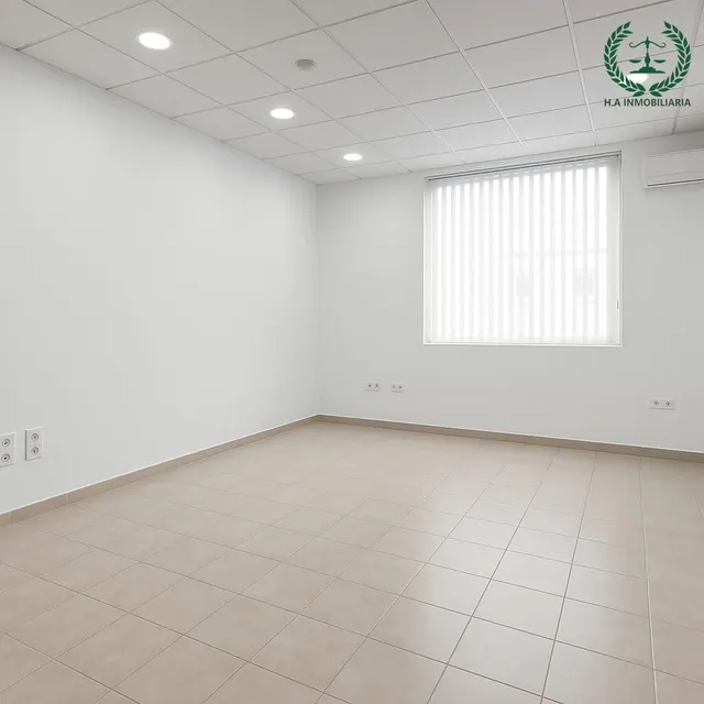 Amplio Local Comercial en Alquiler en el Corazón de Pedrezuela — 3