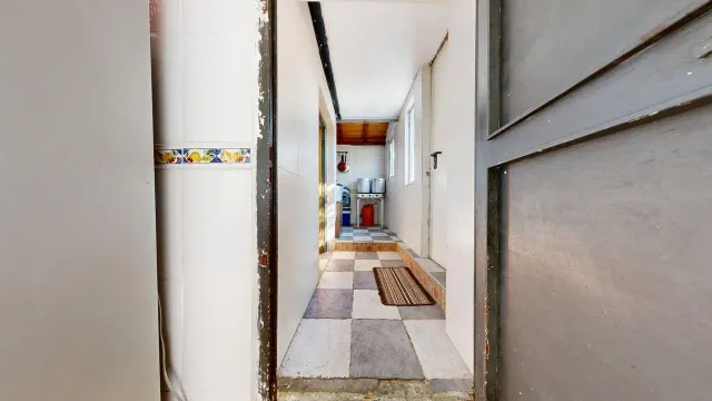 CASA UNIFAMILIAR de 170m2 útiles sobre parcela de 265m2. Distribuido en sótano con bodega, salón, cocina, dos baños, cuatro habitaciones y buhardilla diáfana — 15