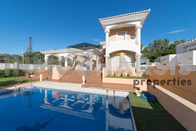 SE VENDE CHALET LUJO EN LAS MARINAS JUNTO CAMPO DE GOLF - foto 3