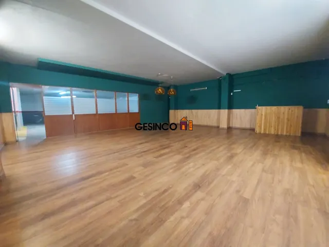 LOCAL COMERCIAL CON MUCHAS POSIBILIDADES — 2