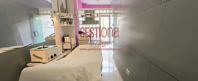 LOCAL COMERCIAL EN LA CALLE CISNEROS. SANTANDER — 17
