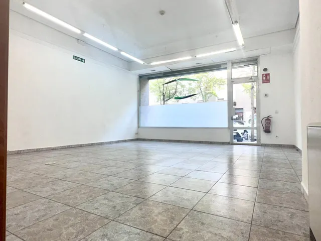 ALQUILER DE LOCAL EN MENDILLORRI BAJO - foto 2