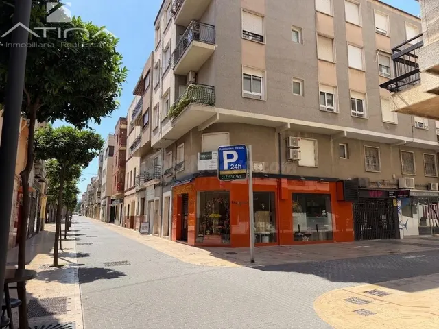 Piso situado en el centro de Gandia junto al Paseo y Plaza P - foto 3