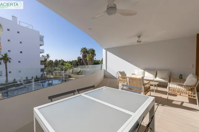 Piso con gran terraza y vistas al Campo de Golf — 36