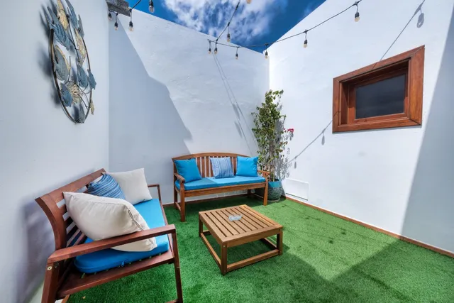 Villa con piscina y vistas despejadas a hacia el paisaje volcanico — 20