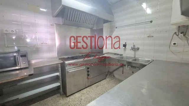 LOCAL COMERCIAL EN LA PENILLA. — 6