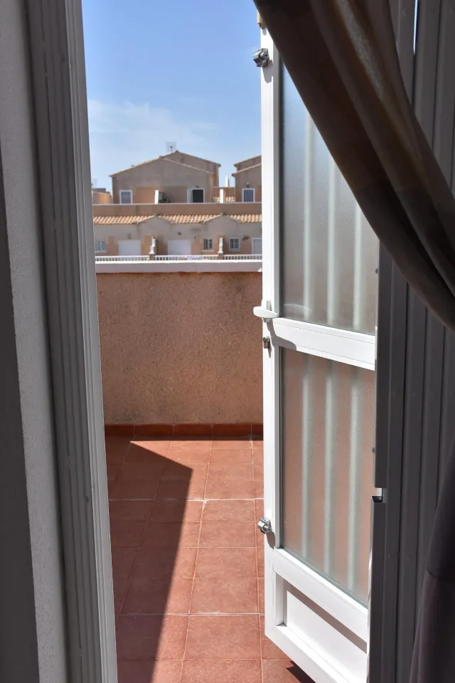 Fantastico adosado con plaza de garaje, trastero y piscina comunitaria — 42
