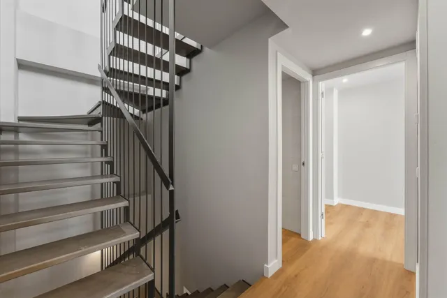 Vivienda reformada a estrenar con 3 estancias, terraza privada y espacio polivalente en Badalona — 15