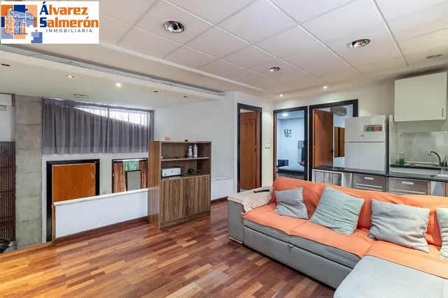 AMPLIA PLANTA BAJA JUNTO ARABIAL CON GARAJE — 2