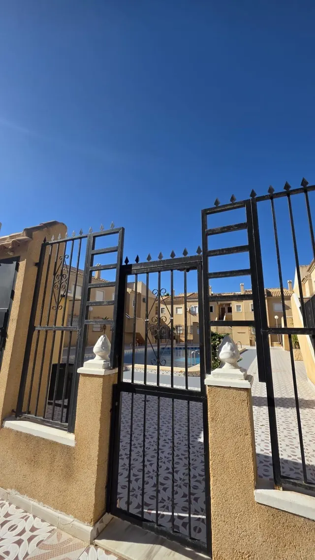 ESTUPENDA VIVIENDA EN PLANTA BAJA CON PISCINA COMUNITARIA — 22