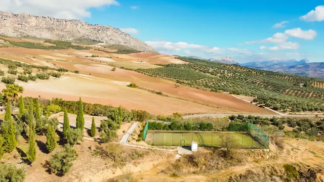 Hotel 13 habitaciones 999m² en venta - South of spain — 13
