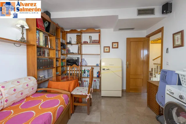 ADOSADA CON 4 DORMITORIOS, AMPLIAS TERRAZAS Y VISTAS A GRANADA Y SIERRA NEVADA — 33