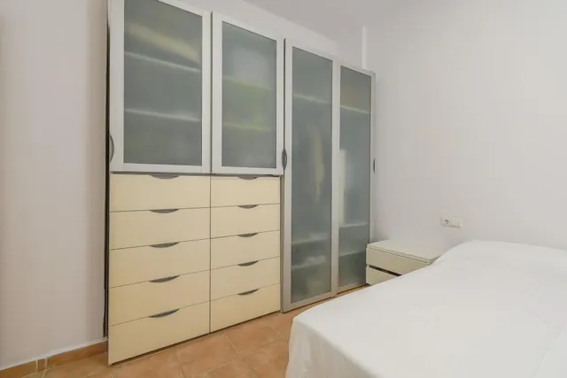 BAJO CON DISTRIBUCIÓN DE VIVIENDA Y PATIO EN GRAU DE VALENCIA — 32