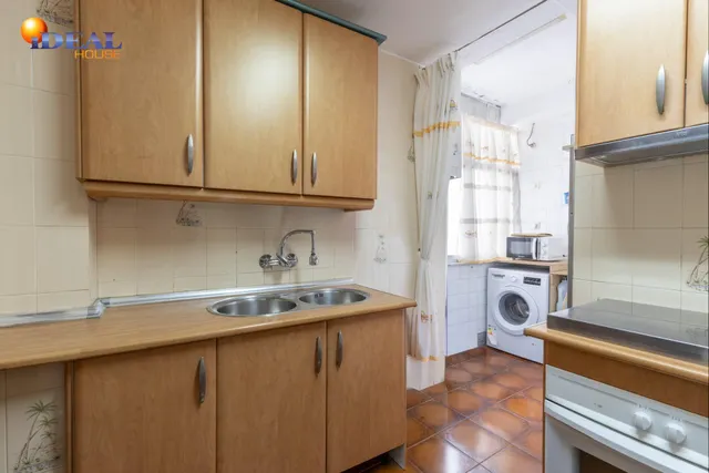Piso de 3 dormitorios en calle milán, zaidín | muy luminoso y con gran potencial — 24