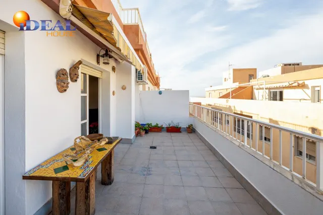 ESTUPENDO ATICO JUNTO AL MAR CON TERRAZA FANTASTICA — 3