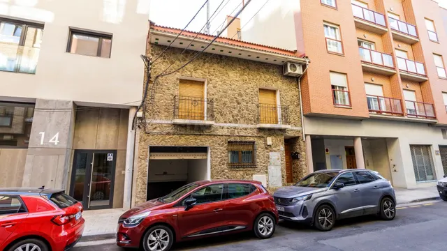 Espectacular Casa Aislada en Ruiseñores: Tu Oasis Privado en - foto 2