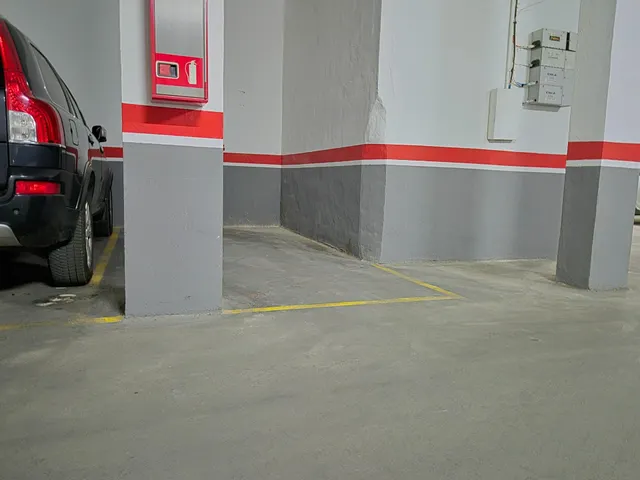 Buena plaza de coche — 10