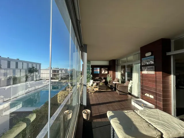 Piso de lujo con terraza y piscina cerca de Sotogrande — 14