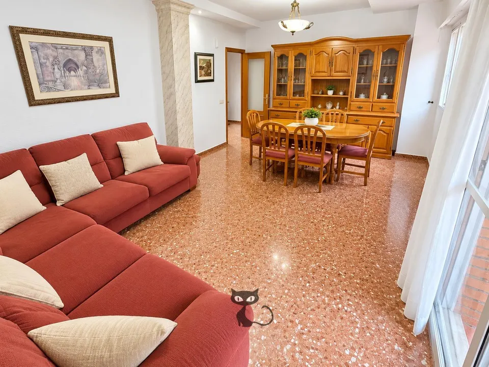 Piso Amplio con Balcón, Trastero, Plaza de Garaje y Ascensor en Massanassa!!!