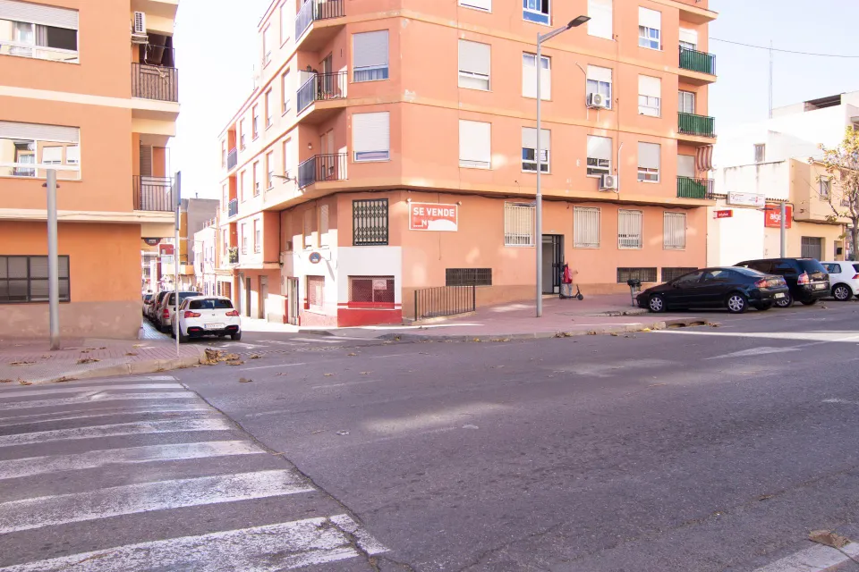 LOCAL COMERCAIL ESQUINERO