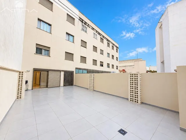 Piso con espectacular terraza de 94 m2 y garaje junto al Pas - foto 3