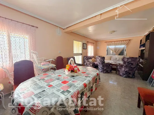 CHALET CON PISCINA, GARAJE Y TERRAZA — 13