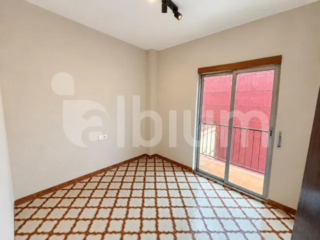 Amplio piso de 4 habitaciones con terraza, parking y trastero — 22