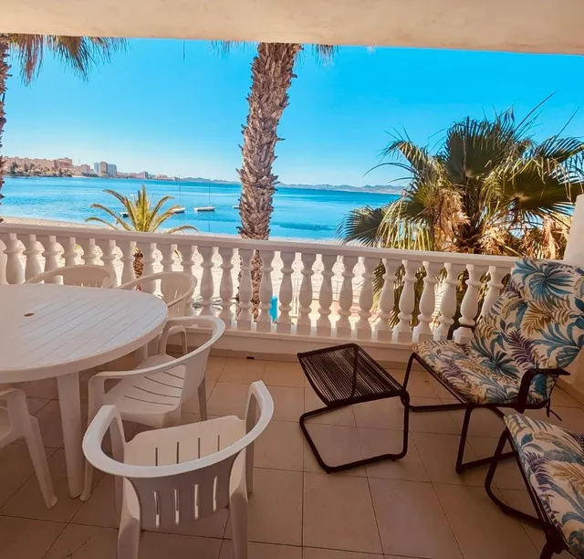 Despierta cada día frente al Mar Menor: Dúplex exclusivo en 