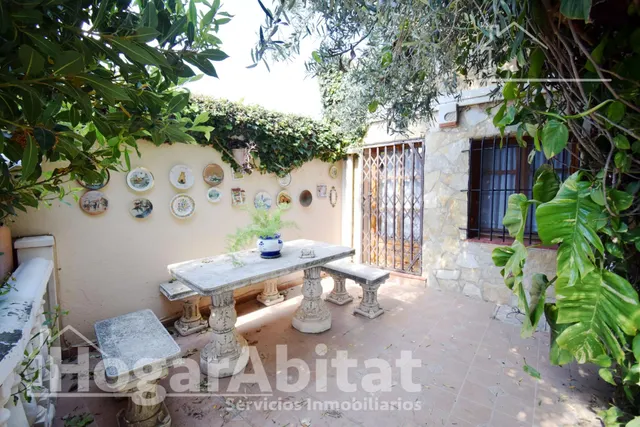 CHALET SEMINUEVO CON PISCINA, GARAJE, JARDIN Y TERRAZA — 50
