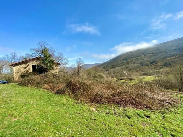 CASA DE PIEDRA EN PARQUE NATURAL RESERVA DEL SAJA — 12