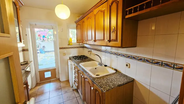 CASA PLANTA BAJA CON 2 VECINOS CON JARDÍN — 8