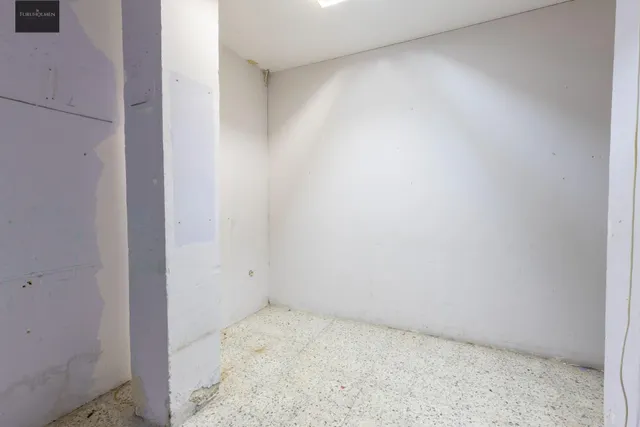 Local comercial en el zaidin, junto avda. dilar. — 21