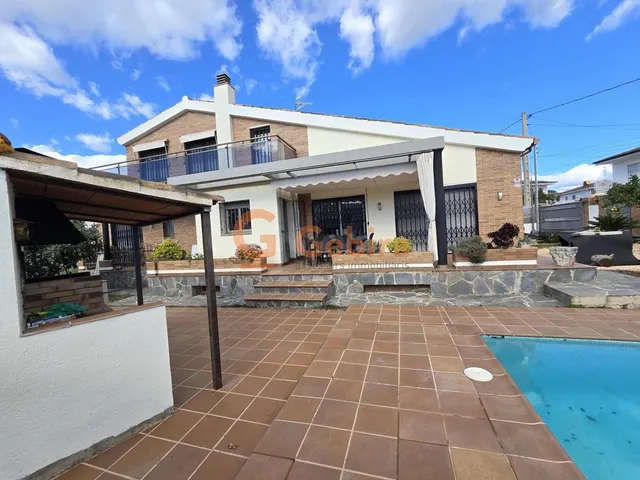 CASA INDEPENDIENTE CON PISCINA PRIVADA EN SEGUR DE CALAFELL