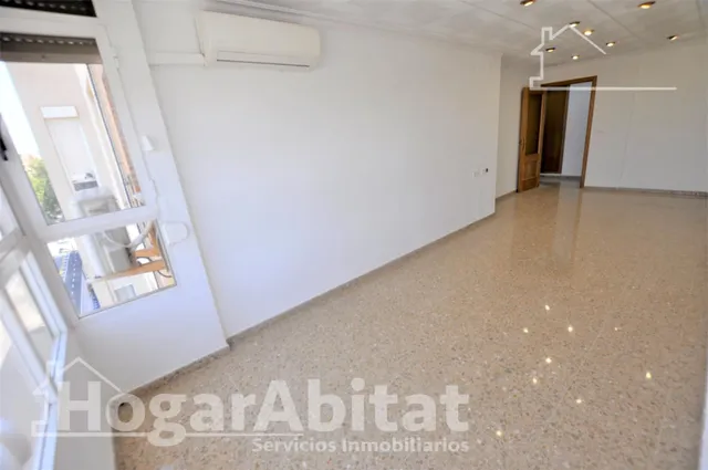 AMPLIO CON GARAJE Y ASCENSOR JUNTO HOSPITAL PESET — 6