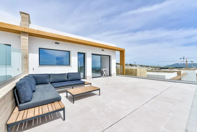 FABULOSO ÁTICO EN RESIDENCIAL DE LUJO CON VISTAS AL MAR EN FINESTRAT. — 42
