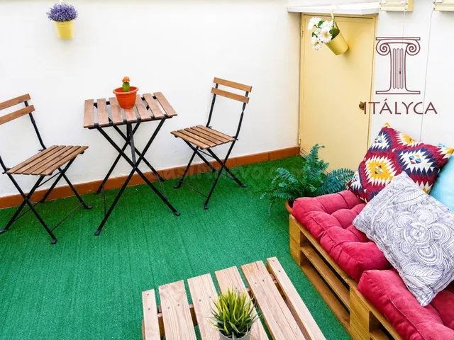 Piso de dos dormitorios junto al casco histórico con terraza
