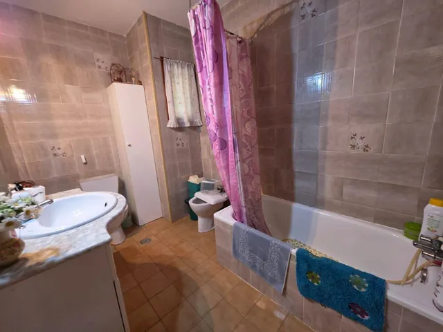 Magnifica vivienda para reformar, buena ocasion para invertir — 24