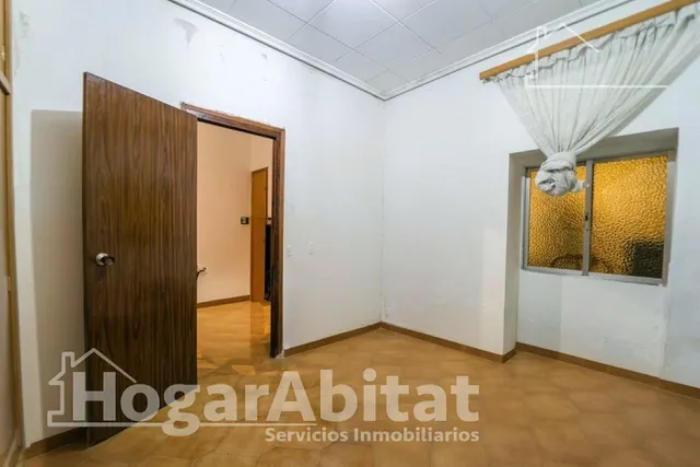 MUY AMPLIA Y LUMINOSA EN REAL VALENCIA — 23