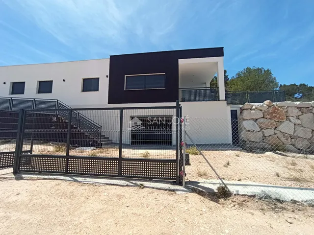 Se vende Villa con piscina en Cañada de la Leña — 3