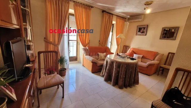SE VENDE CASA Y PISO