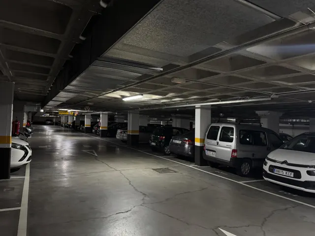 Plaza de garaje en C/ del Valle de Mena, 23. — 7