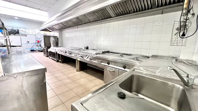 Hotel en venta en Los Montesinos — 28