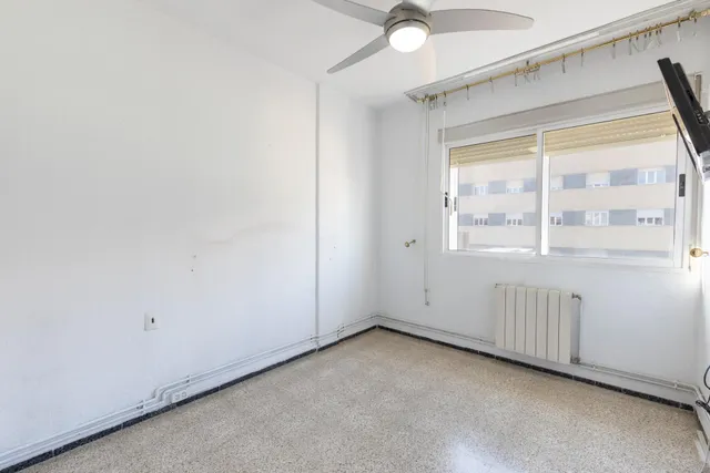 Estupendo piso  en la última planta en calle doctor azpitarte — 23