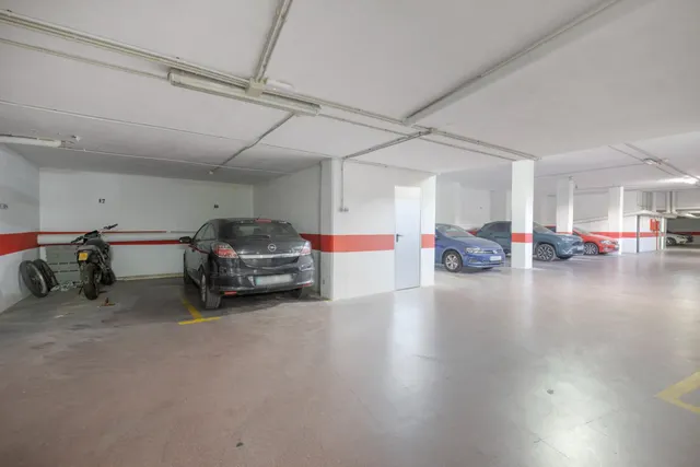 Ideal inversores!!! 35 plazas de aparcamiento y 5 trasteros, todo alquilado — 12