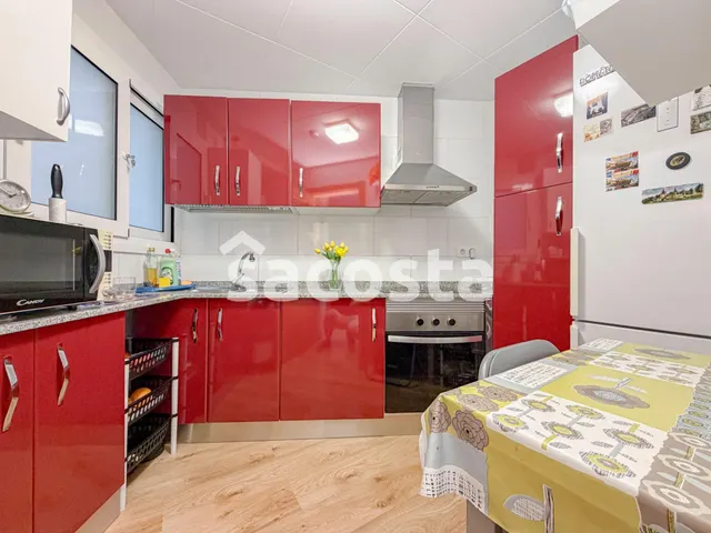 Acogedor piso en Blanes – Els Pavos, con terraza, ascensor y - foto 2