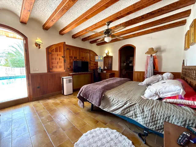 FINCA EXCLUSIVA CON GRAN POTENCIAL EN ELDA — 16
