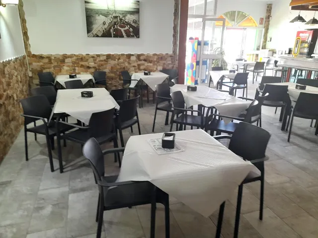 Bar en alquiler o traspaso en Trigueros (Huelva) con amplia  - foto 4